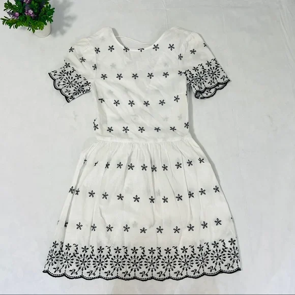 Divided | Dresses | Hm Divided Short Sleeves Lace Up Back Black And White Embroidered Dress | Poshmark Divided | Dresses | Hm Divided Short Sleeves Lace Up Back Black And White Embroidered Dress | Poshmark